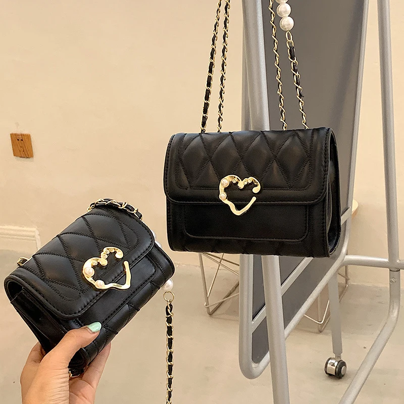 Fashion New Patent Leather Women Handbag Designers Lingge pearl Chain Shoulder Messenger Bag High Quality 2021 Girl Tote Bag
Fashion New Patent Leather Women Handbag Designers Lingge pearl Chain Shoulder Messenger Bag High Quality 2021 Girl Tote Bag