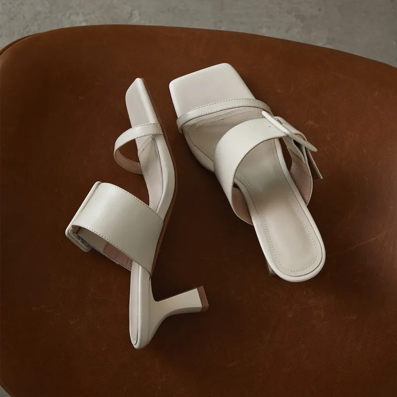 Fashion belt buckle sandals women's 2020 summer new square head open toe medium heel leather slippers
Fashion belt buckle sandals women's 2020 summer new square head open toe medium heel leather slippers