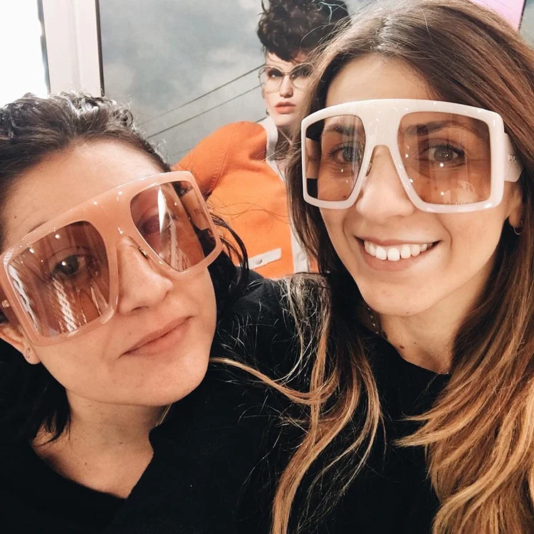 2021 New Luxury Oversize Punk Sunglasses Women Vintage Goggle Sun Glasses Men Sunglass Oculos Feminino Lentes Gafas De Sol UV400
2021 New Luxury Oversize Punk Sunglasses Women Vintage Goggle Sun Glasses Men Sunglass Oculos Feminino Lentes Gafas De Sol UV400