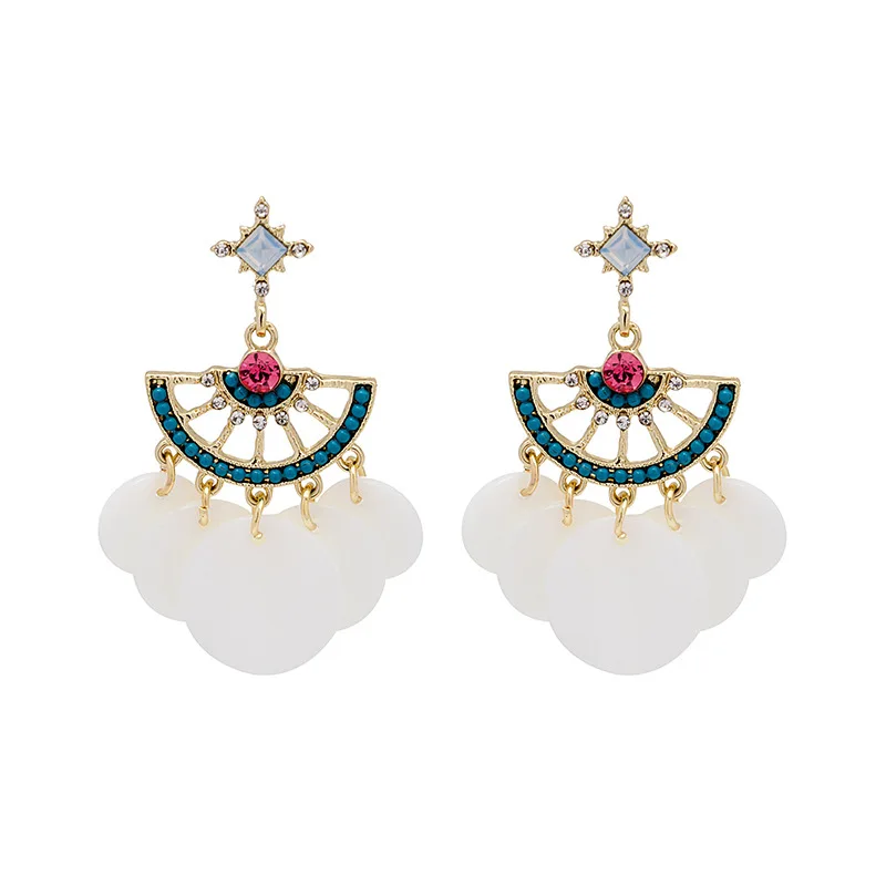 Creative and simple ethnic fan-shaped shell earrings retro bohemian style long earrings
Creative and simple ethnic fan-shaped shell earrings retro bohemian style long earrings