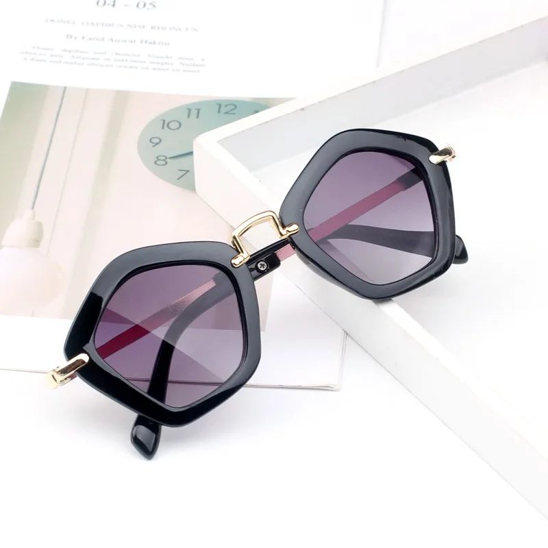 NEW Kids Stylish Rhombus Sunglasses Vintage Girls Cute Sun Glasses Party Eyewear Shades Lovely Children Students for Gift
NEW Kids Stylish Rhombus Sunglasses Vintage Girls Cute Sun Glasses Party Eyewear Shades Lovely Children Students for Gift