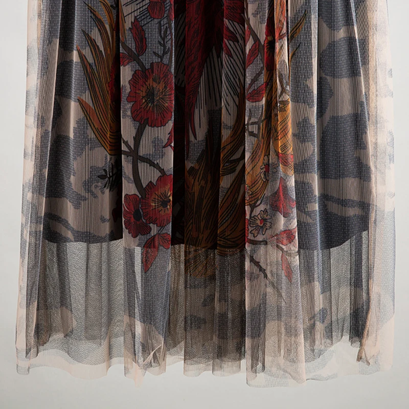 VERDEJULIAY Runway Vintage Skrit Women 2020 Spring New Fashion Romantic Floral Print On Mesh Lining Elegant A-Line Long Skirt
VERDEJULIAY Runway Vintage Skrit Women 2020 Spring New Fashion Romantic Floral Print On Mesh Lining Elegant A-Line Long Skirt