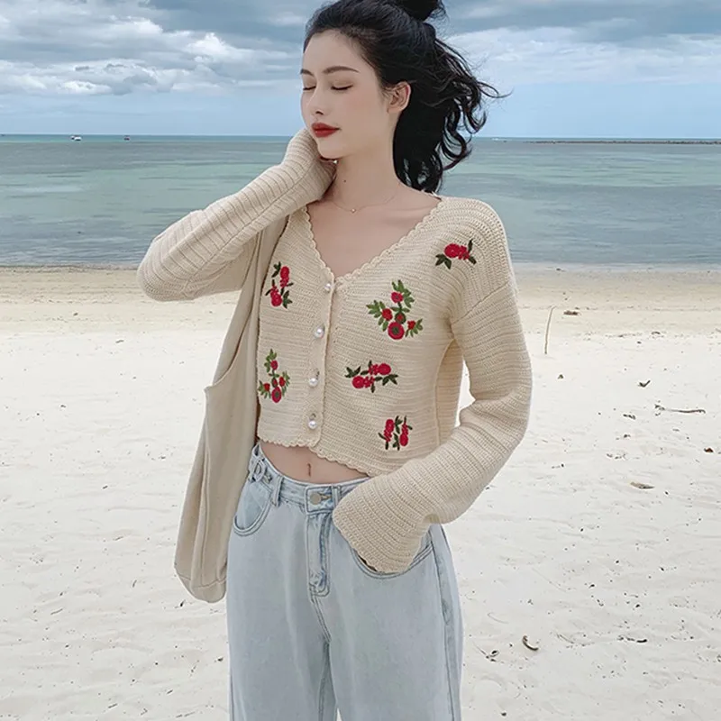 Women Autumn Sweater Girls Casual V-neck Sweaters Vintage Embroidery Cardigan Tops
Women Autumn Sweater Girls Casual V-neck Sweaters Vintage Embroidery Cardigan Tops