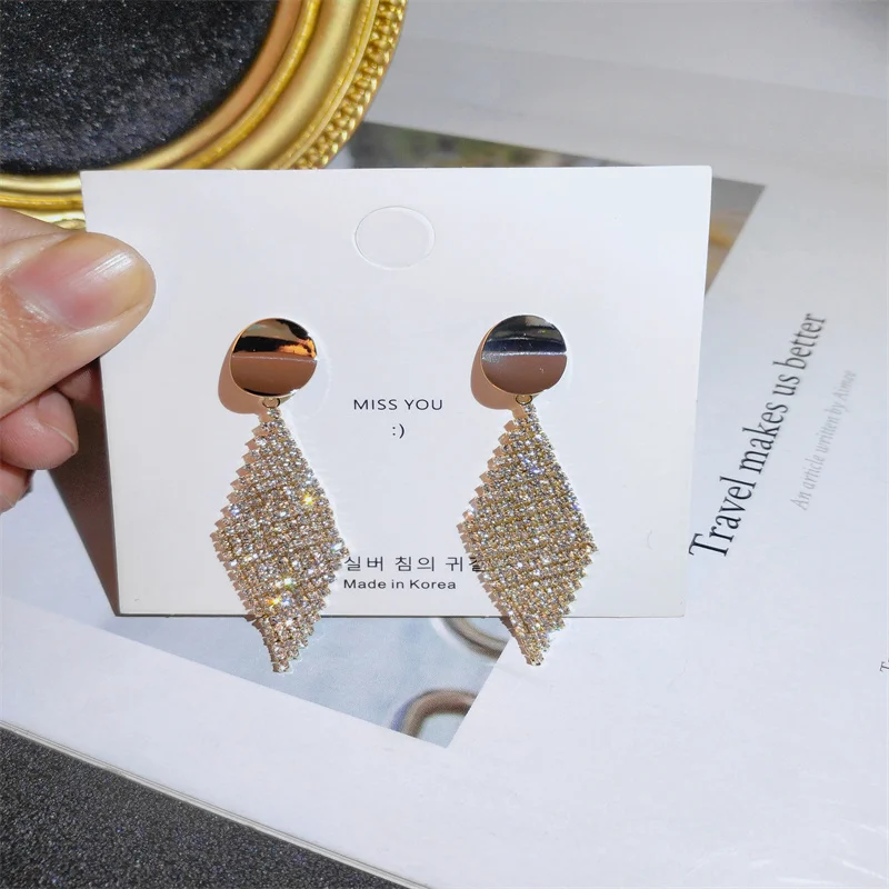 Milangirl Luxury Statement Rhinestone Earrings Gold Color Geometric Long Rhombus Round Stud Earrings for Women Bridal Jewelry
Milangirl Luxury Statement Rhinestone Earrings Gold Color Geometric Long Rhombus Round Stud Earrings for Women Bridal Jewelry