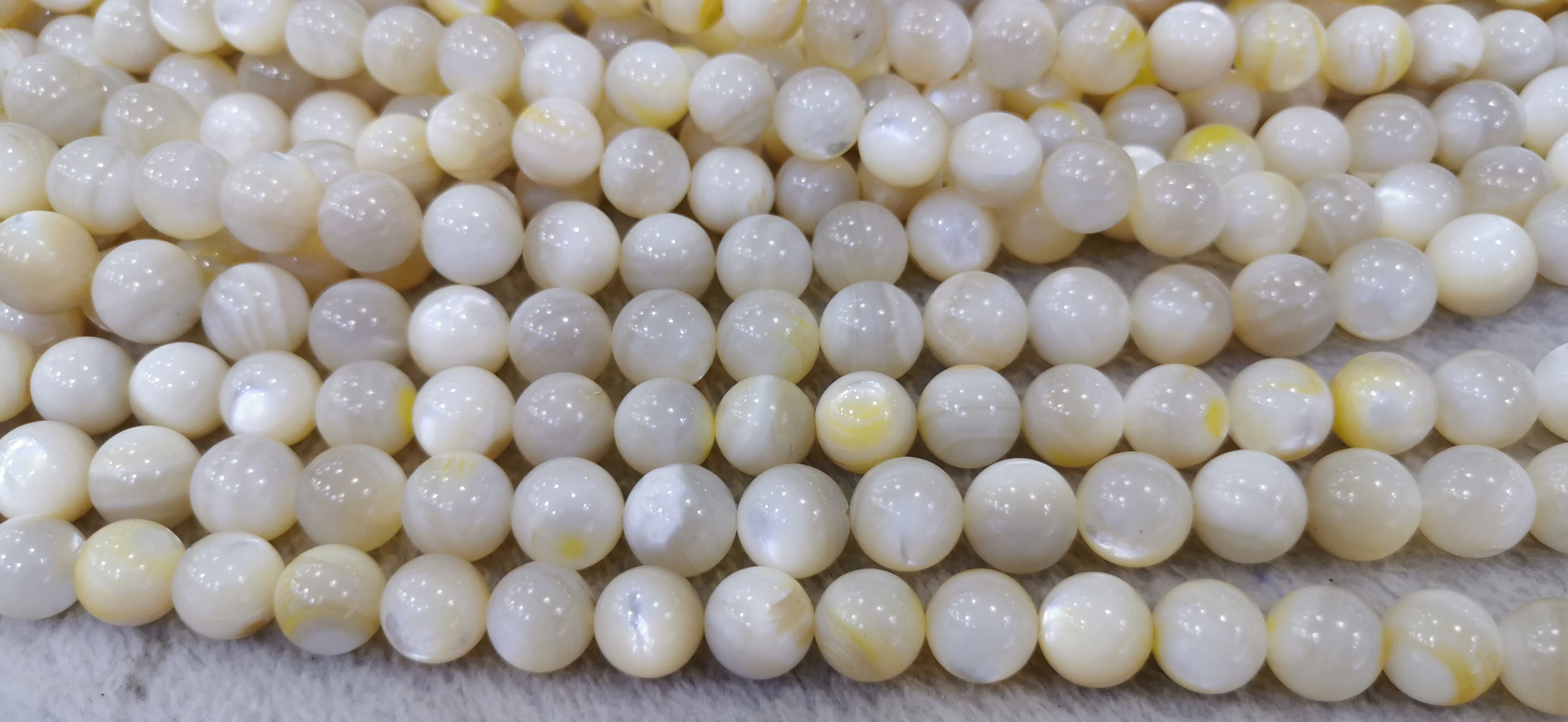 12mm to 6mm Genuine pearl shell Beads,MOP Shell Beads,White black Round Beads 16 inche for earrings-necklace-brace
12mm to 6mm Genuine pearl shell Beads,MOP Shell Beads,White black Round Beads 16 inche for earrings-necklace-brace