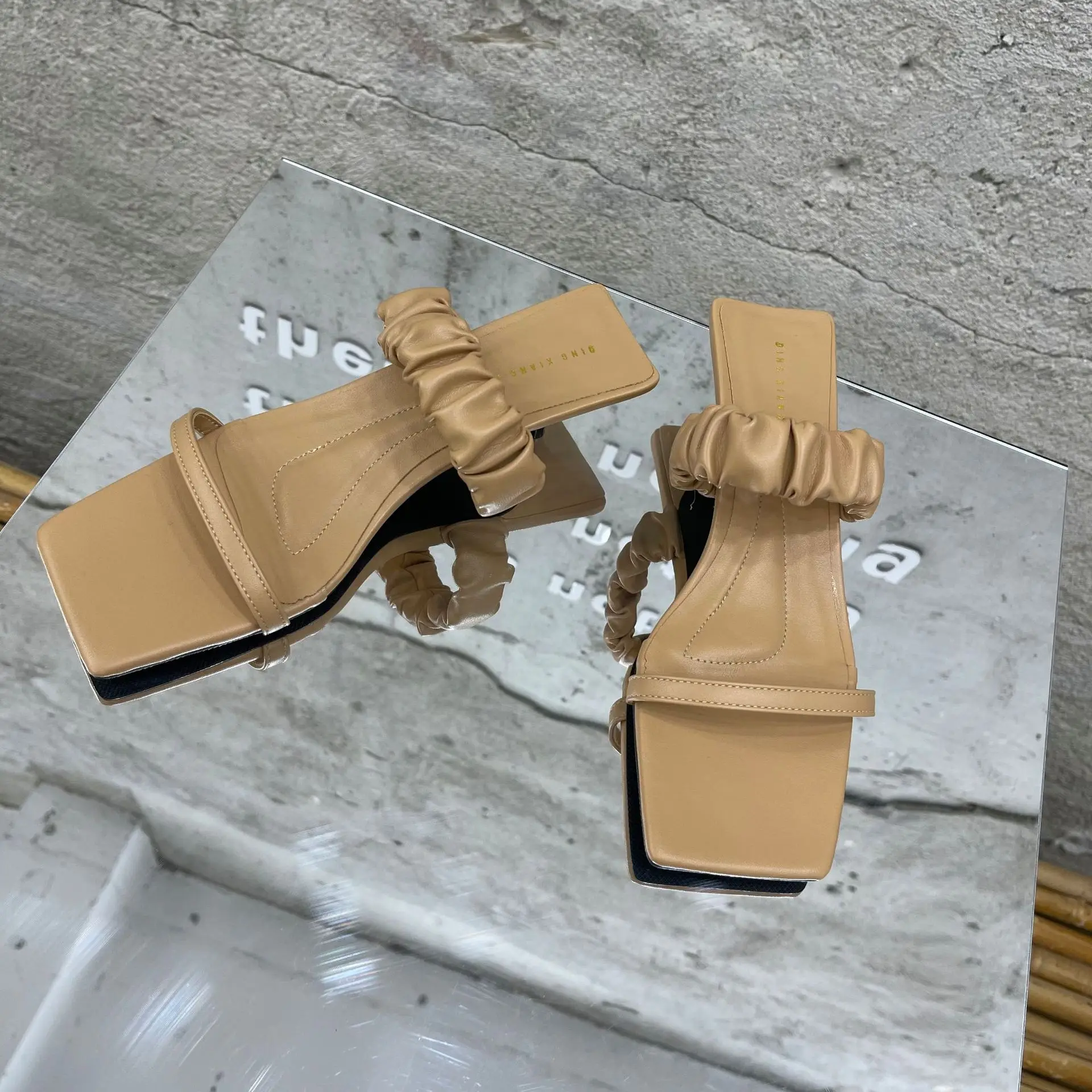 Summer Slippers Square Head 2021 Women Fashion Stiletto Open Toes High Heel Shoes Simple Casual Outdoor Middle Heel Sandals
Summer Slippers Square Head 2021 Women Fashion Stiletto Open Toes High Heel Shoes Simple Casual Outdoor Middle Heel Sandals