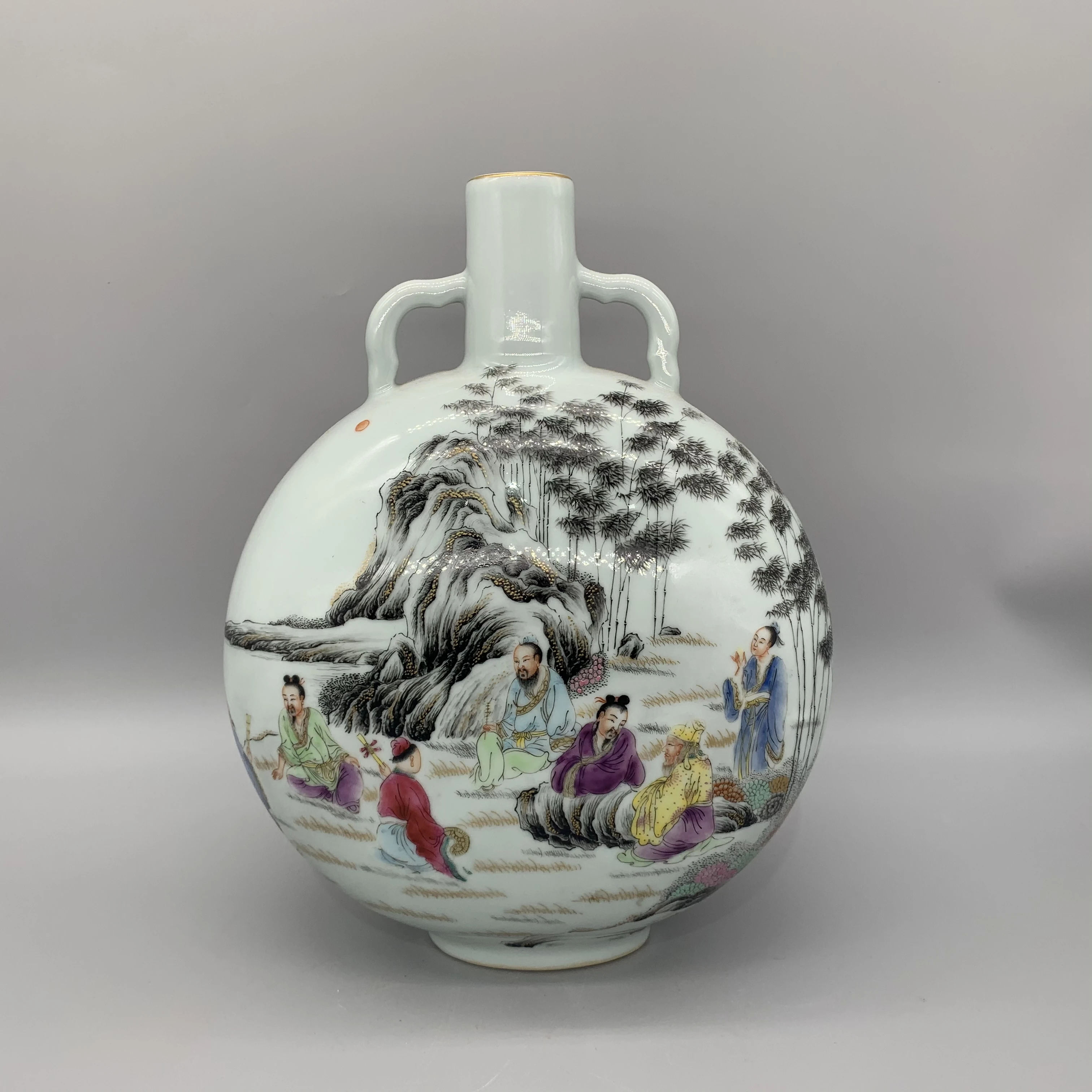 Famille rose bamboo grove and seven sages holding moon vase during the Qing Dynasty, Chinese cultural collection
Famille rose bamboo grove and seven sages holding moon vase during the Qing Dynasty, Chinese cultural collection