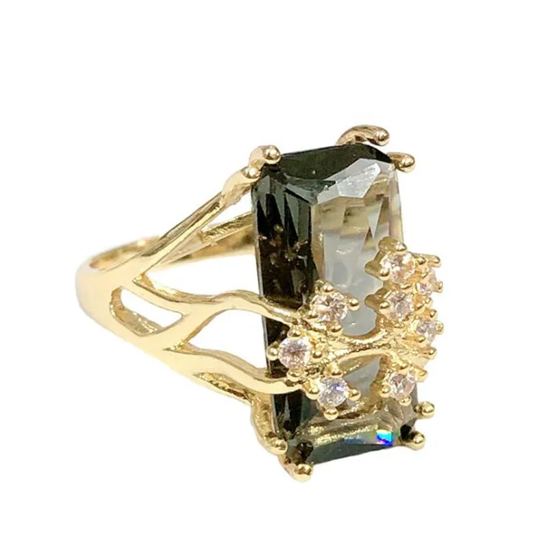 Creative Luxury Rectangular Crystal Ring for Women Elegant Female Party Gold Ring Retro European American Jewelry
Creative Luxury Rectangular Crystal Ring for Women Elegant Female Party Gold Ring Retro European American Jewelry