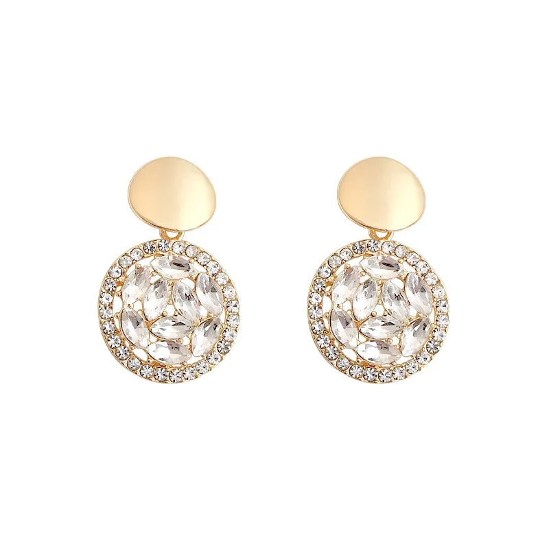 Exquisite Zircon Circle Earrings Female 925 Silver Needle Hollow Temperament Earrings
Exquisite Zircon Circle Earrings Female 925 Silver Needle Hollow Temperament Earrings
