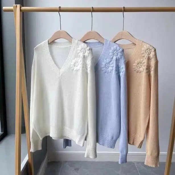 Fyion Runway Fashion Women Sweater 2021 High Quality Autumn Embroidery V-Neck Knitted Solid Pullover Sweater
Fyion Runway Fashion Women Sweater 2021 High Quality Autumn Embroidery V-Neck Knitted Solid Pullover Sweater