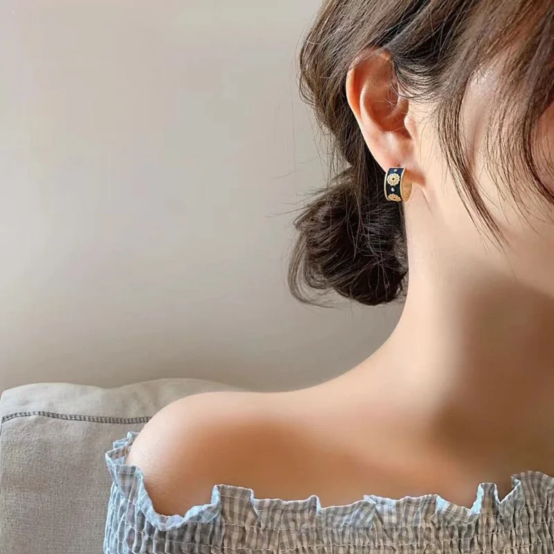 Korean Cute Vintage Flower Enamel Square Round Glaze Stud Earrings For Women Fashion Boucle d'oreille Brincos Jewelry
Korean Cute Vintage Flower Enamel Square Round Glaze Stud Earrings For Women Fashion Boucle d'oreille Brincos Jewelry