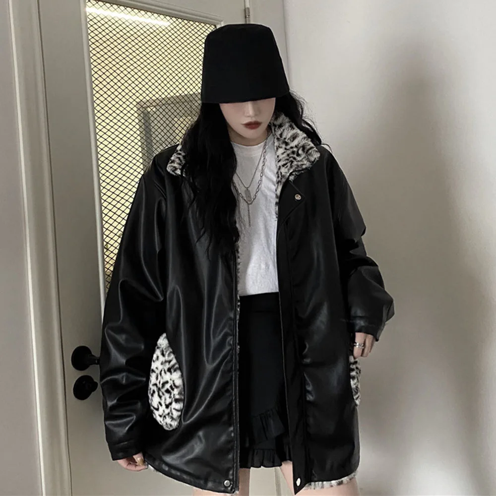 2021 New Womens Cotton Padded Jacket Autumn Winter PU Splicing Leopard Plus Velvet Thicken Warm Zipper Pocket Womens Jackets
2021 New Womens Cotton Padded Jacket Autumn Winter PU Splicing Leopard Plus Velvet Thicken Warm Zipper Pocket Womens Jackets