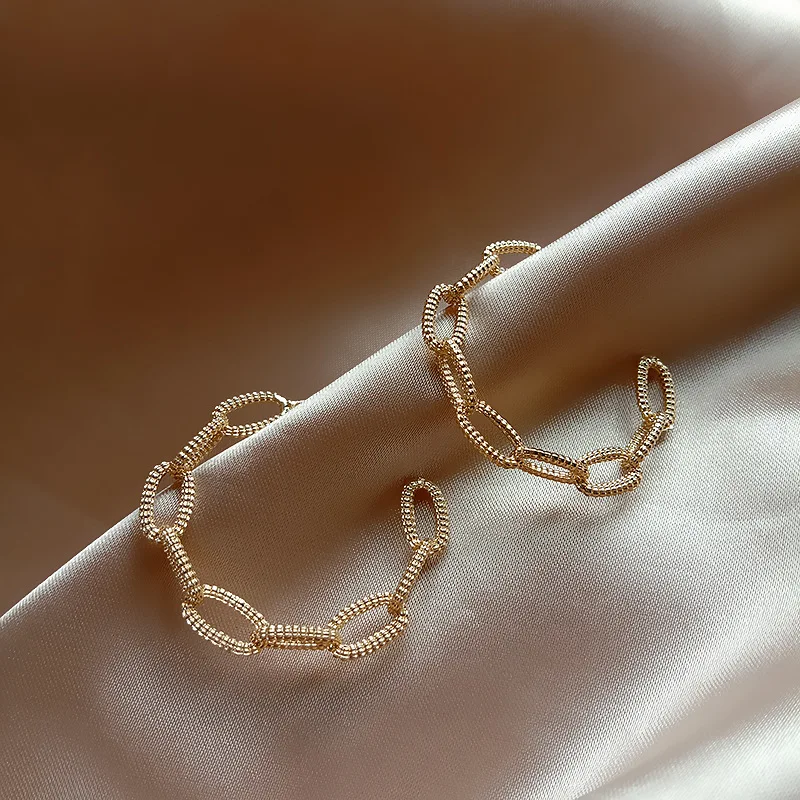 Trendy Hollow Chain Hoop Earrings Temperament Simple Gold Color Circle Statement Earrings Metal Geometric Fashion Jewelry
Trendy Hollow Chain Hoop Earrings Temperament Simple Gold Color Circle Statement Earrings Metal Geometric Fashion Jewelry