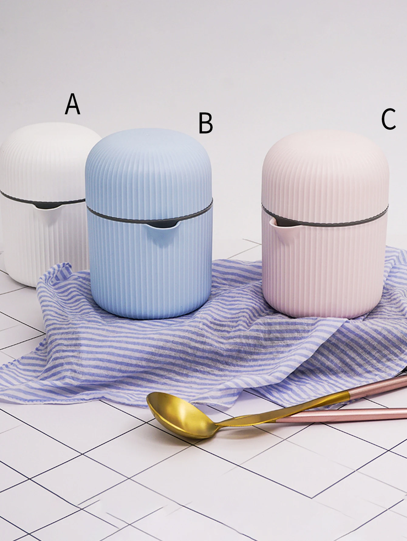 Juicer Manual Simple Mini Juice Cup Home Orange Juice Fruit Mini Fried Fruit Juice Lemon Juicer, Citrus Cup
Juicer Manual Simple Mini Juice Cup Home Orange Juice Fruit Mini Fried Fruit Juice Lemon Juicer, Citrus Cup