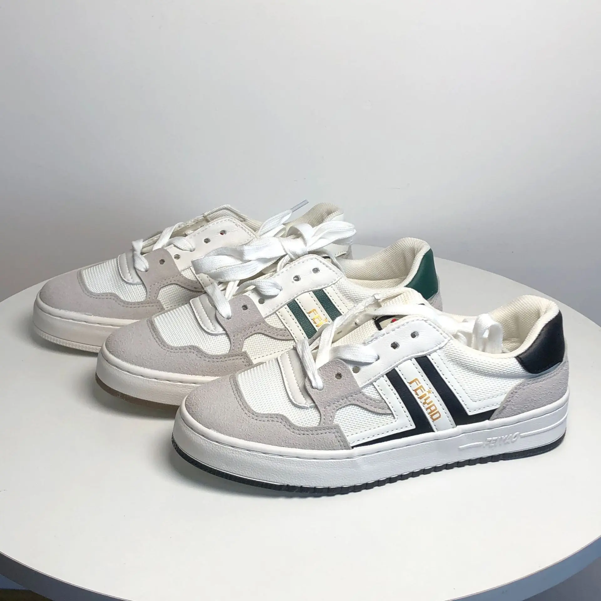 2021 New Fashion Sneakers Canvas Shoes Woman Breathable Lace-up Low (1cm-3cm) Retro Platform Sneakers High Quality Women Shoes 
2021 New Fashion Sneakers Canvas Shoes Woman Breathable Lace-up Low (1cm-3cm) Retro Platform Sneakers High Quality Women Shoes