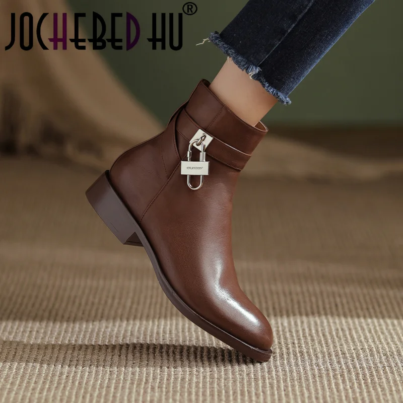 Ботинки женские демисезонные из натуральной кожи с круглым носком, на молнии 
Ботинки женские демисезонные из натуральной кожи с круглым носком, на молнии