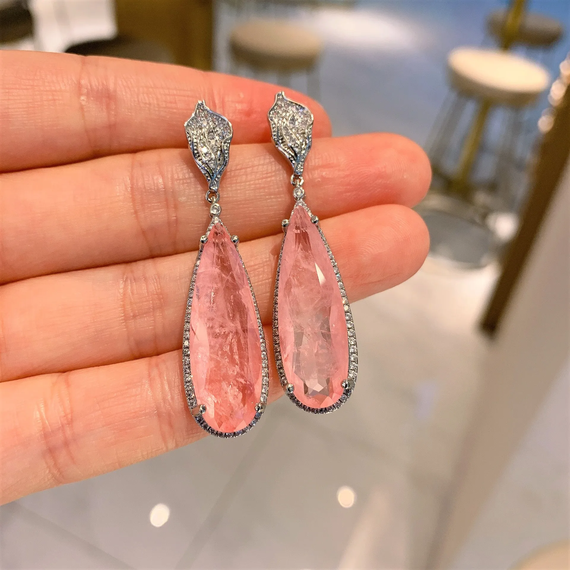 QTT 925 Sterling Silver Jewelry Set Pink High Quality Stones Cubic Zirconia For Women Brilliant Earrings Pendant Necklace 10*30
QTT 925 Sterling Silver Jewelry Set Pink High Quality Stones Cubic Zirconia For Women Brilliant Earrings Pendant Necklace 10*30