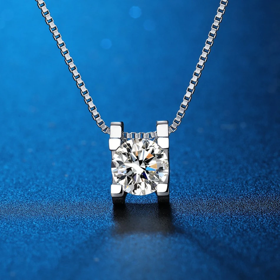 Classic Four Prong Inlaid 0.5ct 1ct 2ct Moissanite 925 Sterling Silver Necklace Woman Wedding Party Birthday Luxury Jewelry Gift
Classic Four Prong Inlaid 0.5ct 1ct 2ct Moissanite 925 Sterling Silver Necklace Woman Wedding Party Birthday Luxury Jewelry Gift