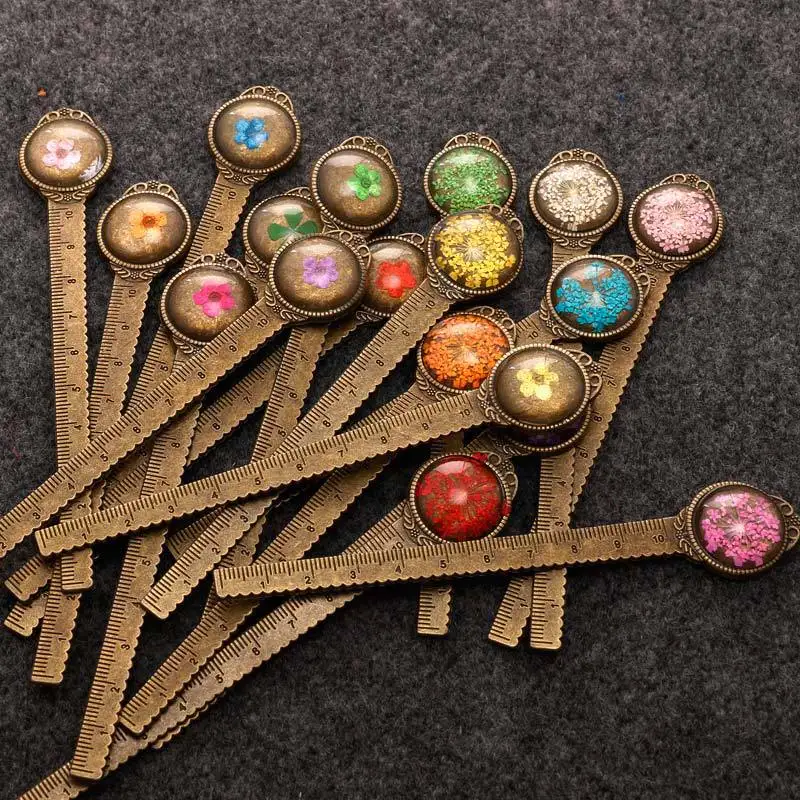 Vintage Bookmark Dried Flower Metal Multifunctional Ruler Bookmark for Children's Day Graduation Gift Classical Bookmark
Vintage Bookmark Dried Flower Metal Multifunctional Ruler Bookmark for Children's Day Graduation Gift Classical Bookmark