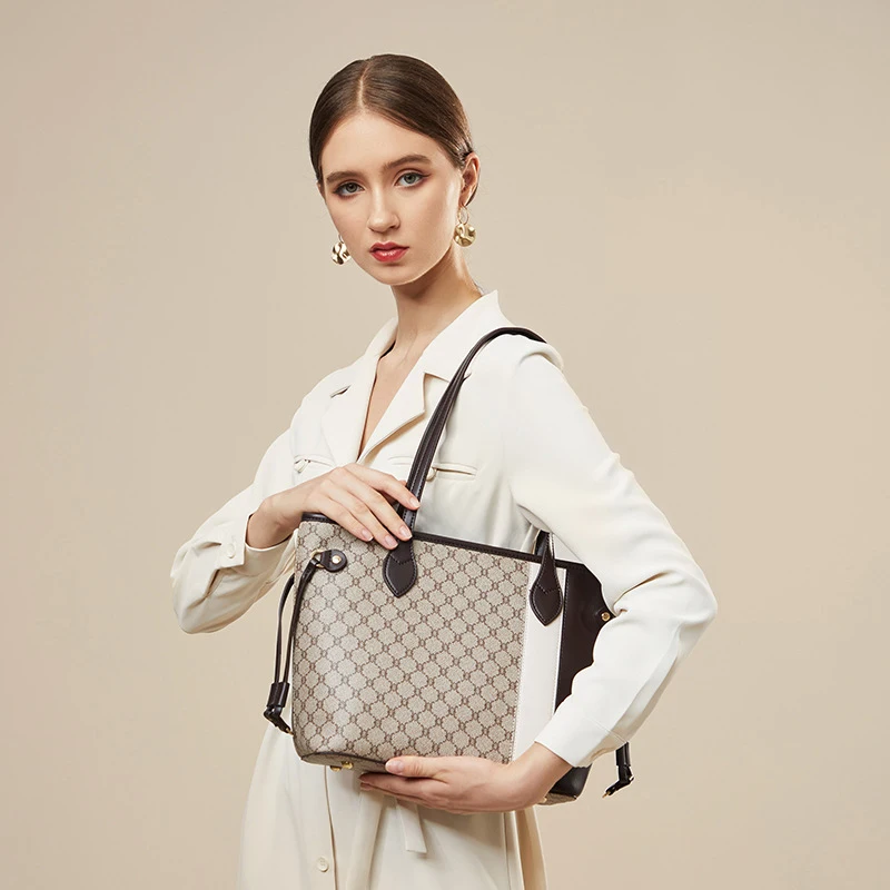 2021 new trendy hot selling high-quality high-end women's handbags handbags large-capacity one-shoulder fashion simple tote bag
2021 new trendy hot selling high-quality high-end women's handbags handbags large-capacity one-shoulder fashion simple tote bag