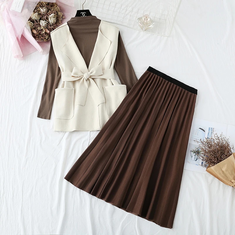 Three piece set spring autumn net red suit women's temperament fashion vest autumn dress 2020 new base coat pleated
Three piece set spring autumn net red suit women's temperament fashion vest autumn dress 2020 new base coat pleated