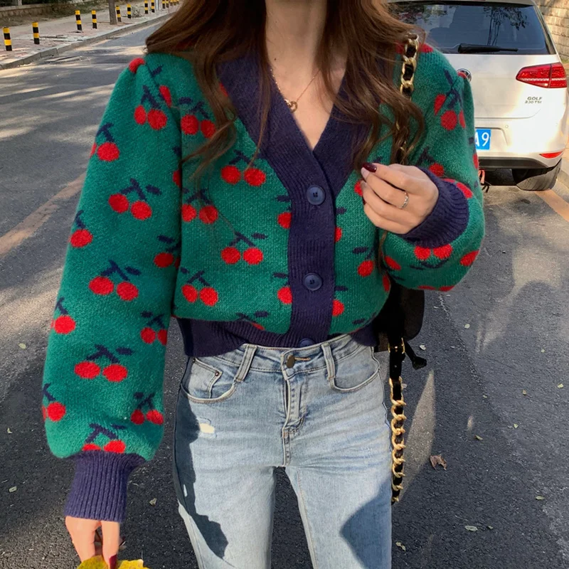 Spring and Autumn Korean Version Loose Short Cardigan Sweater Retro Cherry Jacquard V-neck Long-sleeved All-match Sweater Women
Spring and Autumn Korean Version Loose Short Cardigan Sweater Retro Cherry Jacquard V-neck Long-sleeved All-match Sweater Women