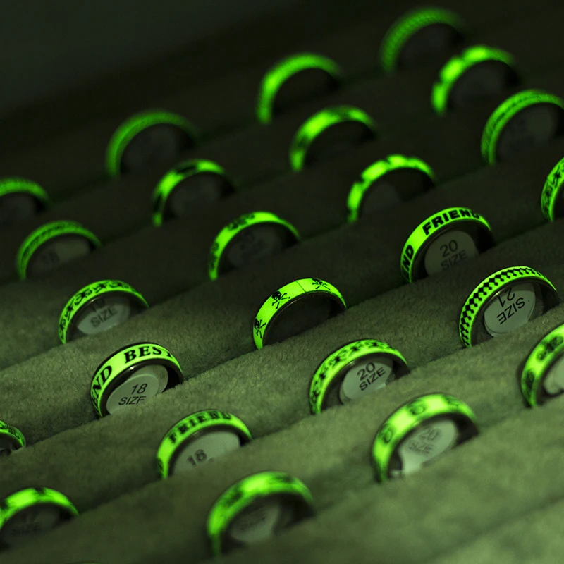 50 Pieces/Lot Stainless Steel Luminous Rings Wholesale Mix Pattern Letter Vintage Rings For Women And Men Glow In The Dark
50 Pieces/Lot Stainless Steel Luminous Rings Wholesale Mix Pattern Letter Vintage Rings For Women And Men Glow In The Dark