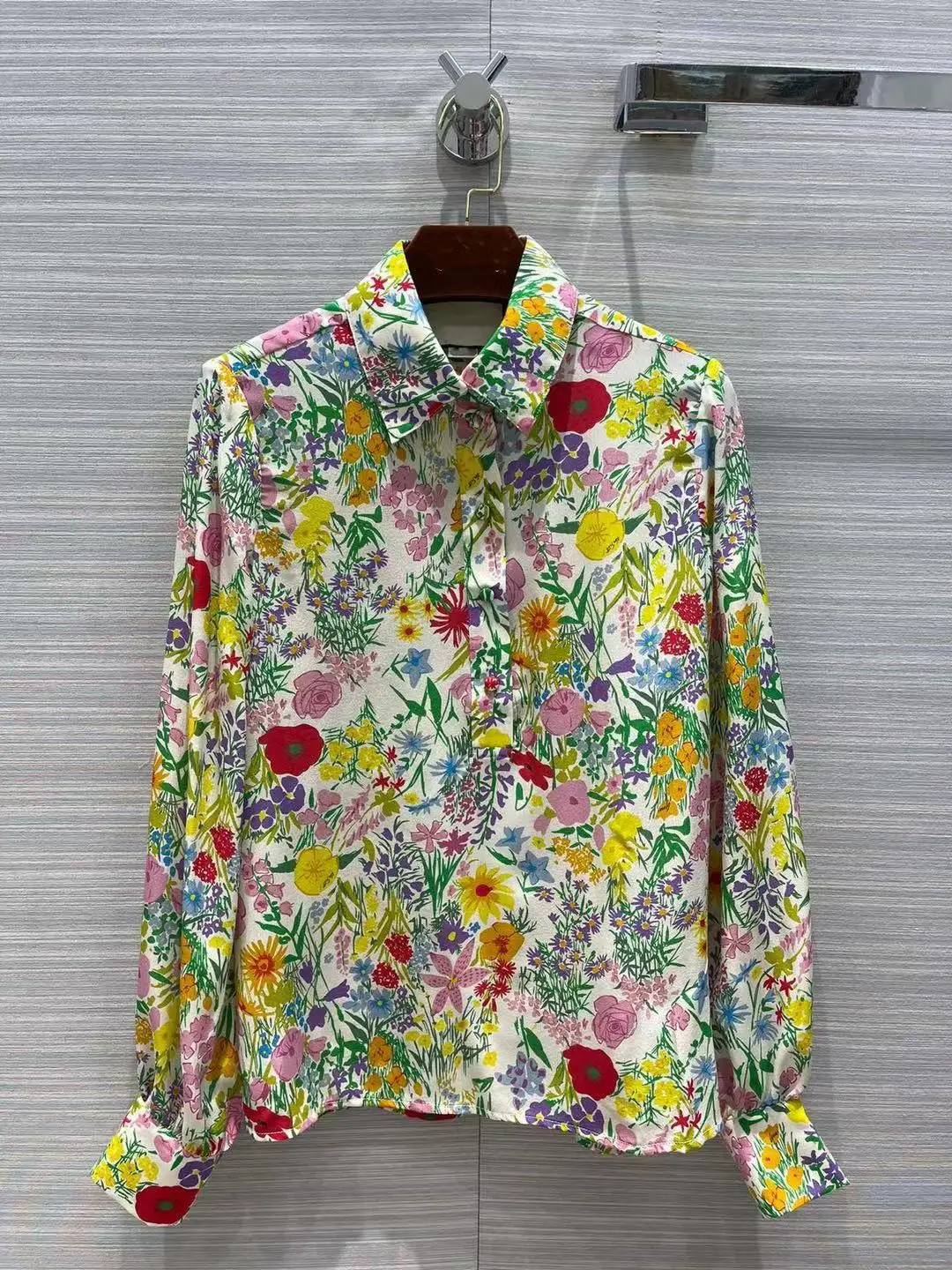 Fashion Women's Silk Blouses 2021 Runway Luxury Flowers Print European Design Turn Down Collar Single Breasted Clothing
Fashion Women's Silk Blouses 2021 Runway Luxury Flowers Print European Design Turn Down Collar Single Breasted Clothing