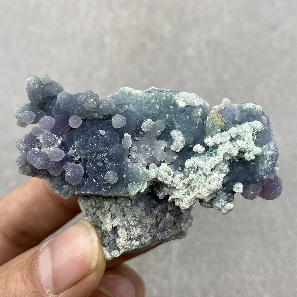 Natural grape agate mineral specimen stones and crystals healing crystals quartz gemstones free shipping 11#
Natural grape agate mineral specimen stones and crystals healing crystals quartz gemstones free shipping 11#
