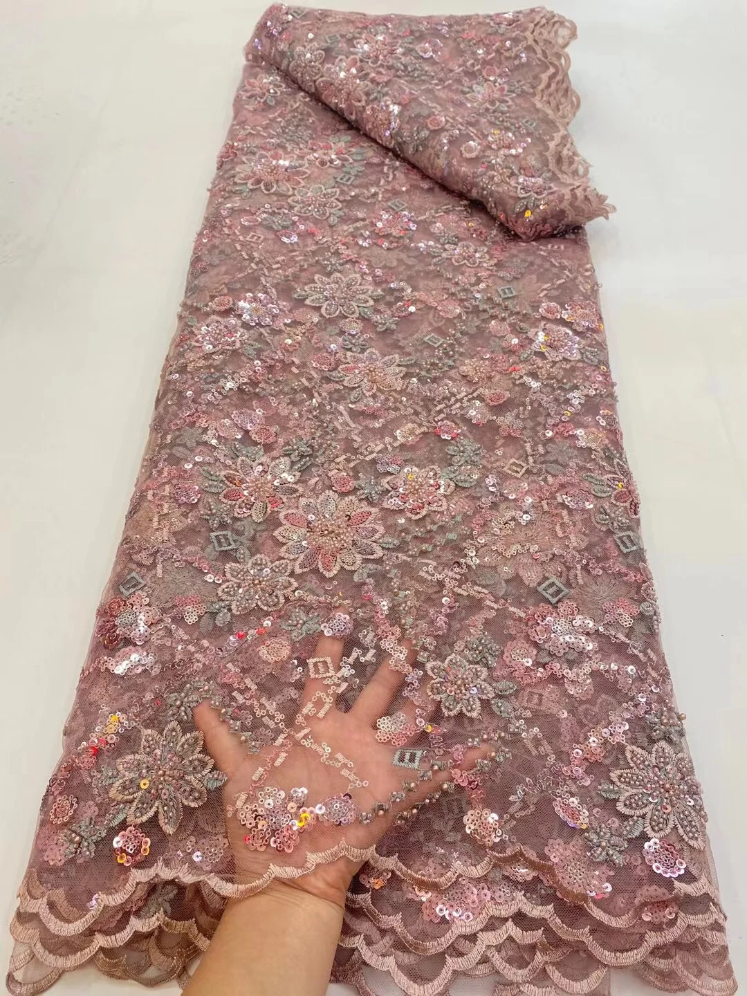 Exquisitely listed bead tube + multi-color sequin embroidery, African lace fabric, suitable for fashionable ladies' skirts
Exquisitely listed bead tube + multi-color sequin embroidery, African lace fabric, suitable for fashionable ladies' skirts
