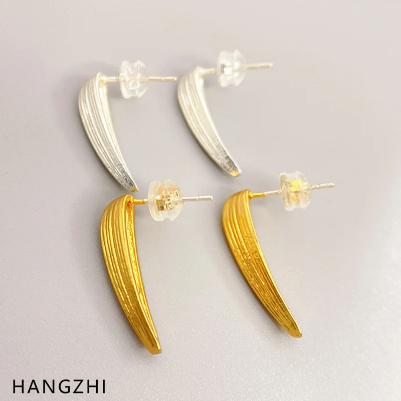 HANGZHI Willow Leaf Crescent Moon Geometric Line Gold Silver Color Stud Earrings for Women Female Trendy Party Jewelry 2021 New
HANGZHI Willow Leaf Crescent Moon Geometric Line Gold Silver Color Stud Earrings for Women Female Trendy Party Jewelry 2021 New