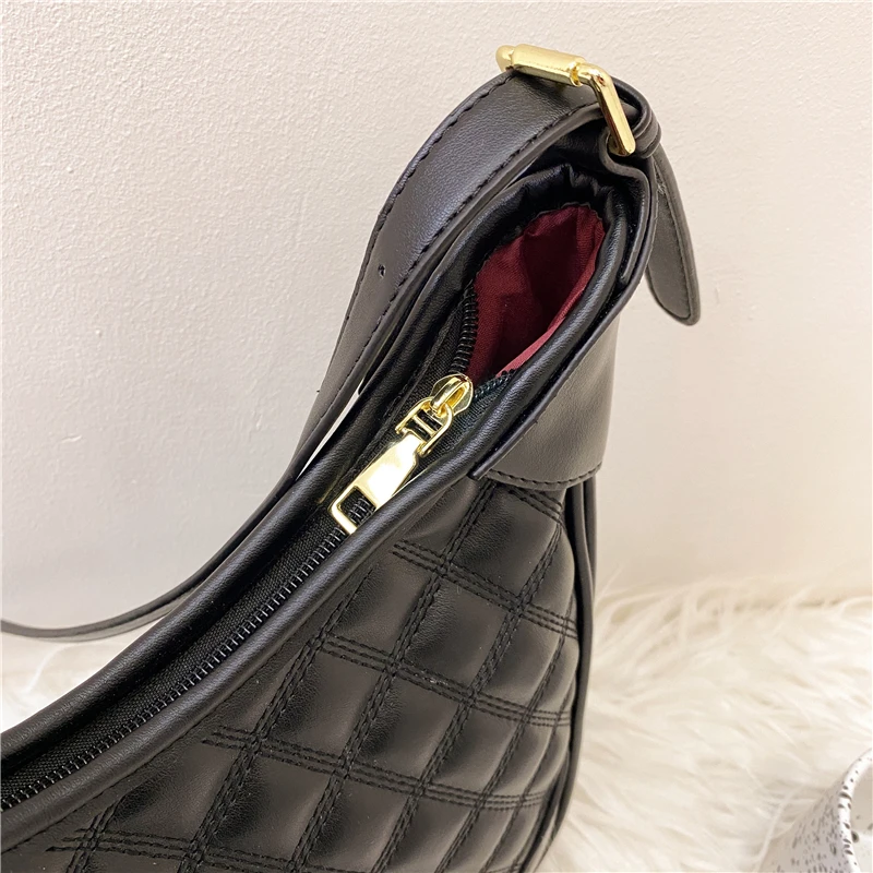 New Solid Color Moon Bags for Women Portable Large Capacity Handbags with Diamond Lattice Casual Ladies Shoulder Bags Sac A Main
New Solid Color Moon Bags for Women Portable Large Capacity Handbags with Diamond Lattice Casual Ladies Shoulder Bags Sac A Main