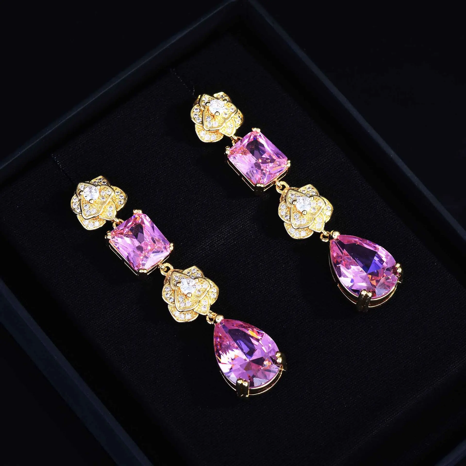 

2023 New Trend Luxury Gold Color Camellia Flower Earrings Inlaid with Argyle Pink Diamond Wedding Long Dangle Earring For Women