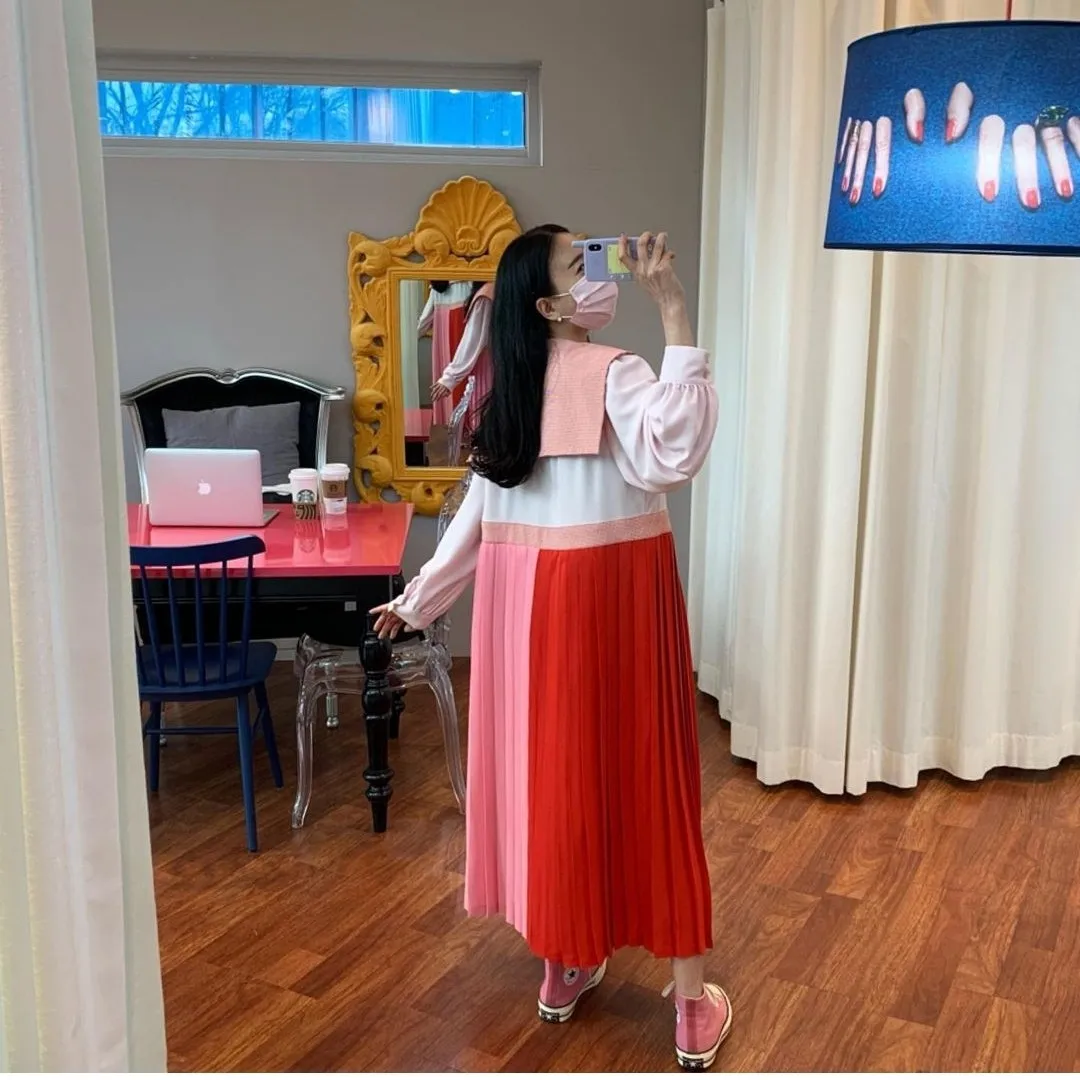 South Korea Dongdaemun, Spring 2021) New Cute Youth-Looking Fold-down Collar Matching Color Stitching Pleated Loose Long
South Korea Dongdaemun, Spring 2021) New Cute Youth-Looking Fold-down Collar Matching Color Stitching Pleated Loose Long
