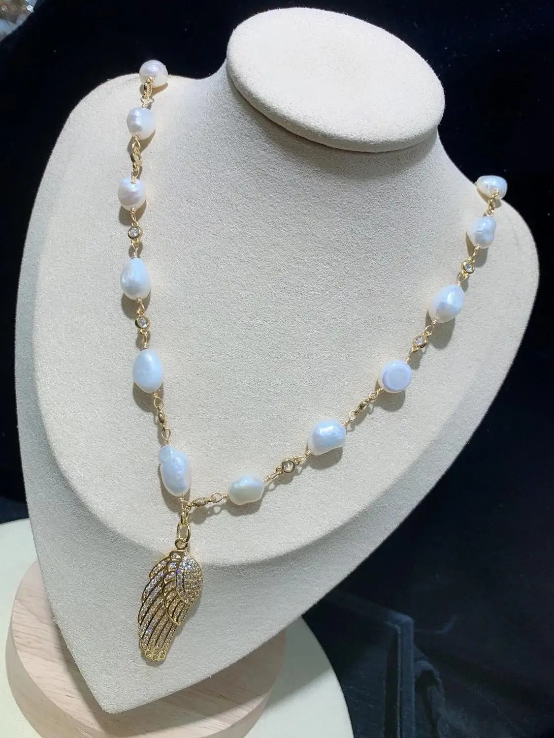 Baroque Freshwater Pearl Necklace Female Clavicle Chain Fashion Simple Niche Light Luxury Design Necklace
Baroque Freshwater Pearl Necklace Female Clavicle Chain Fashion Simple Niche Light Luxury Design Necklace
