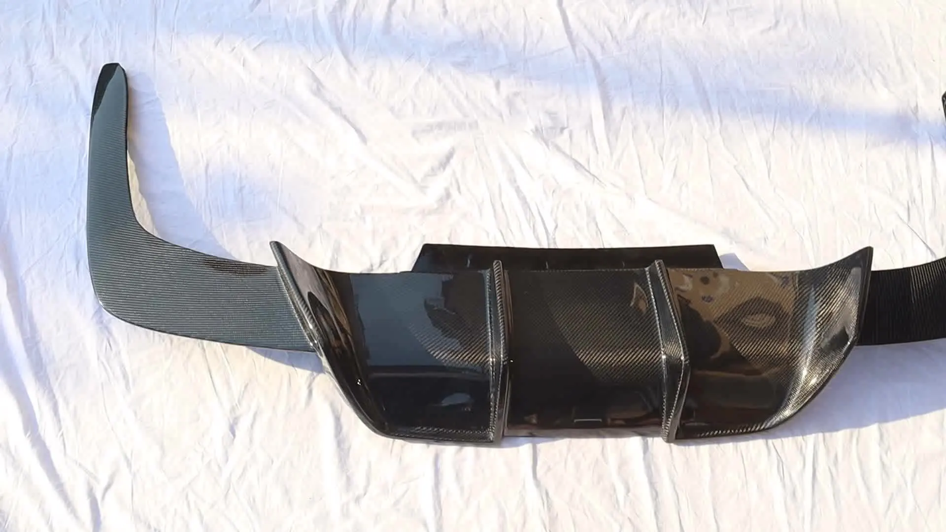 V style carbon fiber diffuser for F12 M6 grand coupe F13 F06 rear bumper diffuser perfect fitment guaranteed
V style carbon fiber diffuser for F12 M6 grand coupe F13 F06 rear bumper diffuser perfect fitment guaranteed