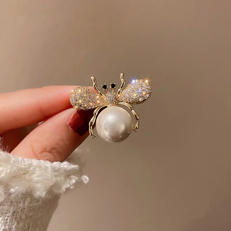 Real Gold Plated Korean Autumn And Winter Shirt With Accessories Micro Inlaid Zircon Freshwater Pearl Bee Brooch
Real Gold Plated Korean Autumn And Winter Shirt With Accessories Micro Inlaid Zircon Freshwater Pearl Bee Brooch
