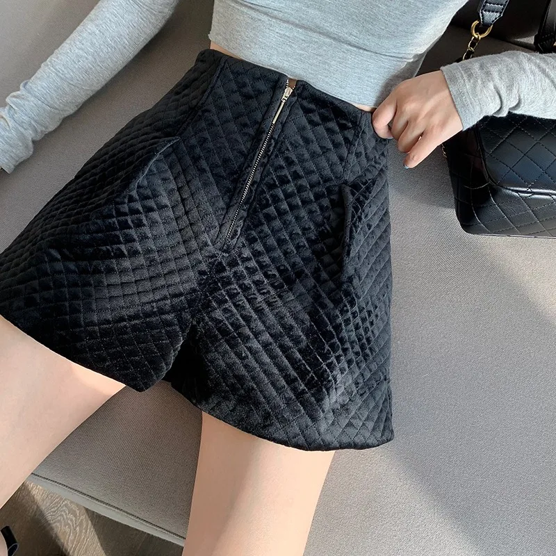 Shorts Women Winter New Warm Solid High Waist Zipper Fly Pockets Fashion All-match Korean Style Wide-leg Trousers Leisure Ins
Shorts Women Winter New Warm Solid High Waist Zipper Fly Pockets Fashion All-match Korean Style Wide-leg Trousers Leisure Ins