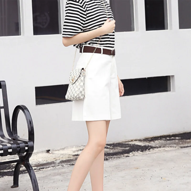 Summer Cargo Shorts Women Loose Wide Leg Pantalon Ladies Belt Casual High Waist Short 2020 Female Korean Fashion Clothes
Summer Cargo Shorts Women Loose Wide Leg Pantalon Ladies Belt Casual High Waist Short 2020 Female Korean Fashion Clothes