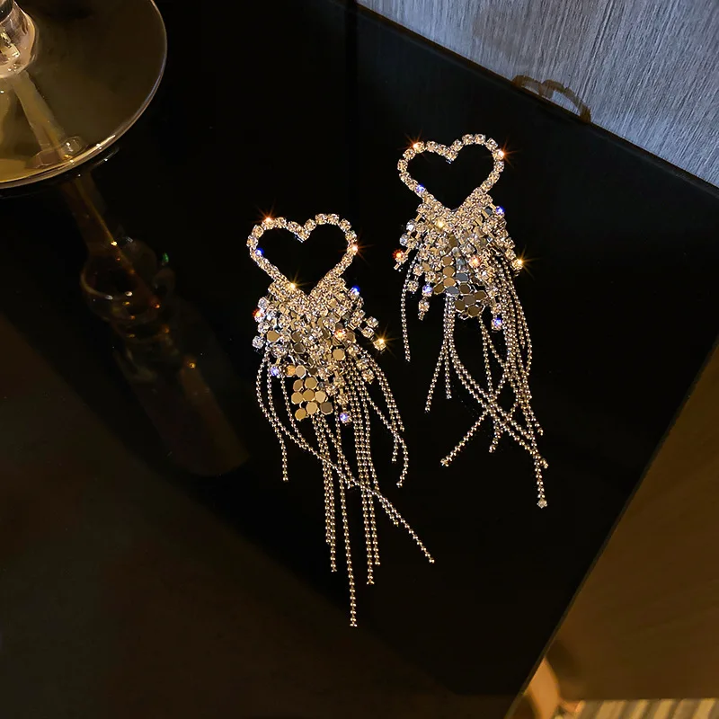 Minar Hyperbole Full Rhinestone Love Heart Long Tassel Earring for Women Lady Sparkly Sequins Drop Dangle Earrings Party Jewelry
Minar Hyperbole Full Rhinestone Love Heart Long Tassel Earring for Women Lady Sparkly Sequins Drop Dangle Earrings Party Jewelry