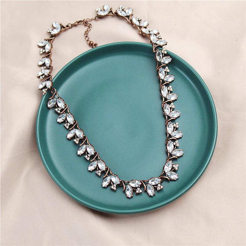 Vintage Fashion Shiny Crystals Modern Charming Short Choker Necklace For Women Bridal Wedding Party Jewelry Korean Necklaces
Vintage Fashion Shiny Crystals Modern Charming Short Choker Necklace For Women Bridal Wedding Party Jewelry Korean Necklaces