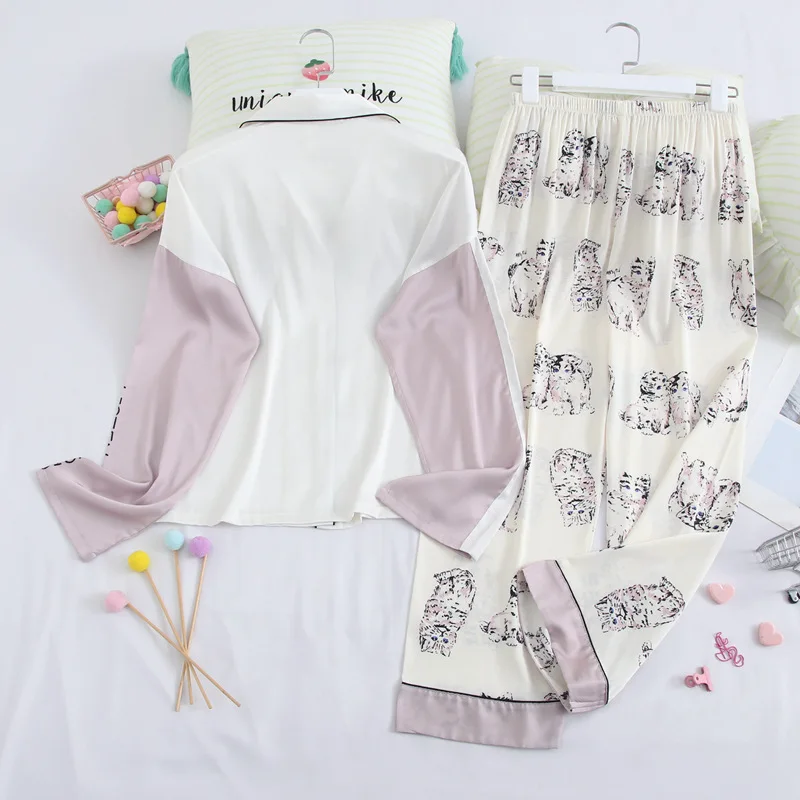 Women's Pajamas Sets New Silk Pyjamas Suits Female Pijama Simple And Elegant Printed Cardigan Long-Sleeved Trousers Home Service
Women's Pajamas Sets New Silk Pyjamas Suits Female Pijama Simple And Elegant Printed Cardigan Long-Sleeved Trousers Home Service