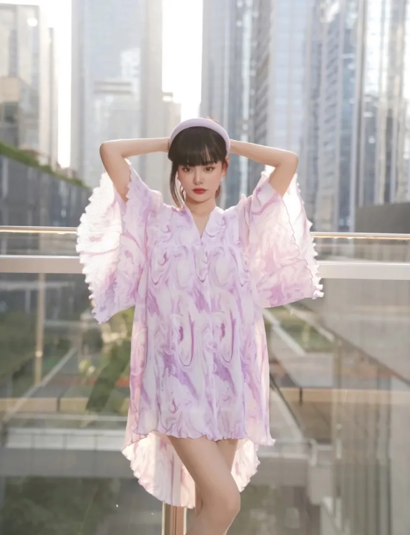 Purple Ink Print Pleated Ruffle V-neck Flared Sleeve Short Dress 2021 Summer Girl Loose Dress
Purple Ink Print Pleated Ruffle V-neck Flared Sleeve Short Dress 2021 Summer Girl Loose Dress