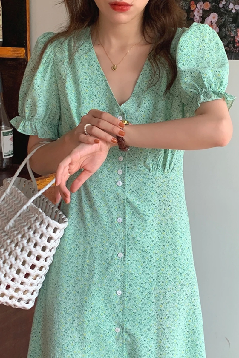 ZCSMLL Korean chic summer floral print woman vestido V-neck single-breasted lace-up waist long puff sleeve dress 2021 Tide
ZCSMLL Korean chic summer floral print woman vestido V-neck single-breasted lace-up waist long puff sleeve dress 2021 Tide