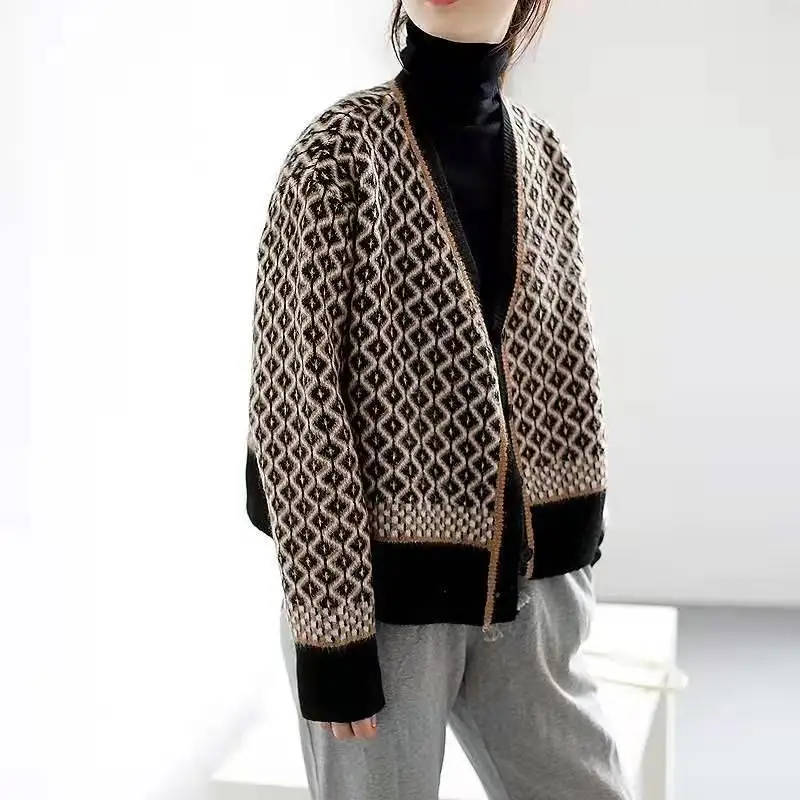 Korean Women's Retro Contrast Sweater Cardigan Women Autumn Winter V-neck Diamond Lattice Loose Thick Sweaters Cardigan Female
Korean Women's Retro Contrast Sweater Cardigan Women Autumn Winter V-neck Diamond Lattice Loose Thick Sweaters Cardigan Female