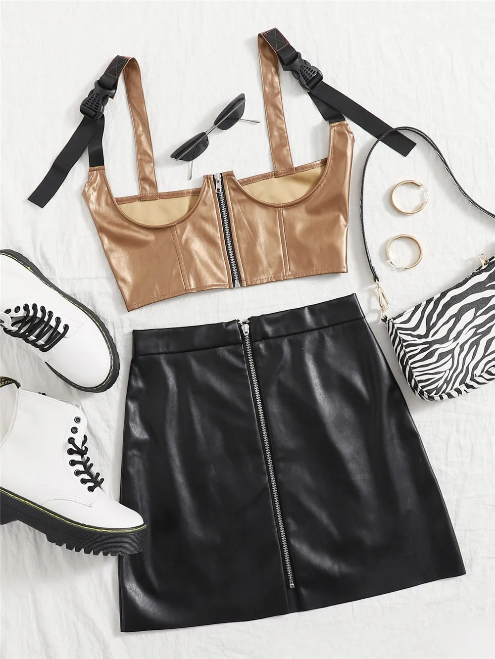 Black PU Leather Stitching Slim Irregular Zipper with Solid Color Suspender Waist Vest
Black PU Leather Stitching Slim Irregular Zipper with Solid Color Suspender Waist Vest