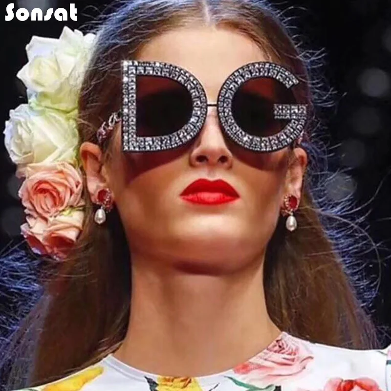 Fashion Large Frame Letter Sunglasses Retro Plated Diamond Inlay Eyewear Female Plastic Classic Luxury Sun Glasses UV400
Fashion Large Frame Letter Sunglasses Retro Plated Diamond Inlay Eyewear Female Plastic Classic Luxury Sun Glasses UV400