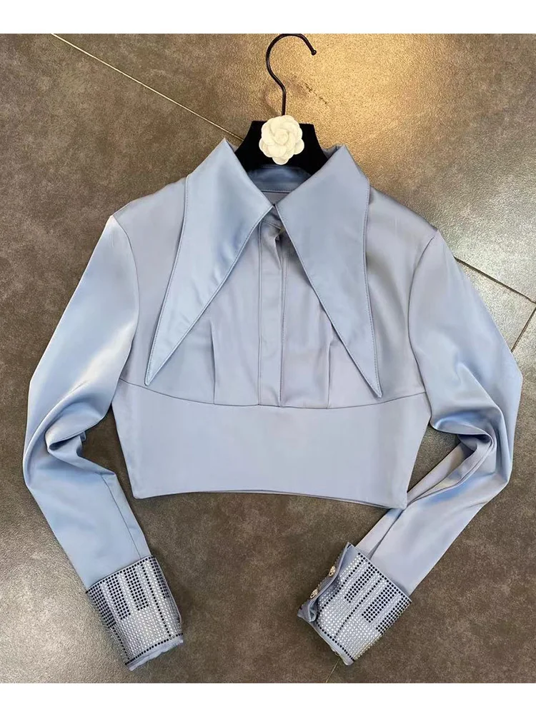 Pointed collar, heavy craftsmanship, long sleeves, hot diamonds, waist, short shirt, women's autumn new fashion, all-match
Pointed collar, heavy craftsmanship, long sleeves, hot diamonds, waist, short shirt, women's autumn new fashion, all-match