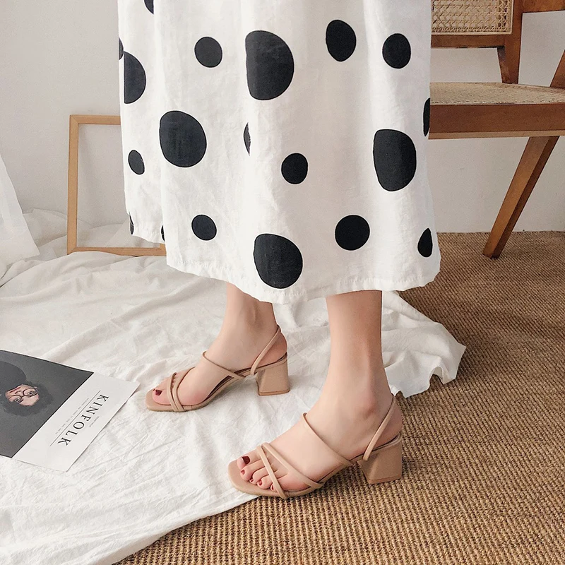 Slippers Casual Female Shoes Slides Square heel Med Women Heels Luxury 2021 Soft Block High Scandals Rome PU Rubber Basic Hoof
Slippers Casual Female Shoes Slides Square heel Med Women Heels Luxury 2021 Soft Block High Scandals Rome PU Rubber Basic Hoof