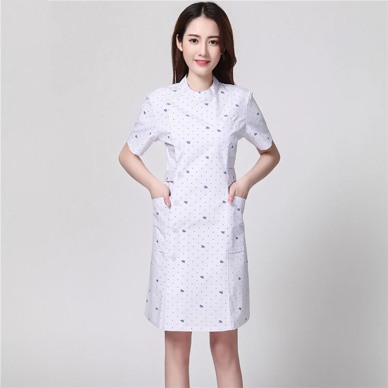 Stand-up collar short-sleeved summer nurse uniform, white lab coat, printed pharmacy, optician, beautician uniform
Stand-up collar short-sleeved summer nurse uniform, white lab coat, printed pharmacy, optician, beautician uniform
